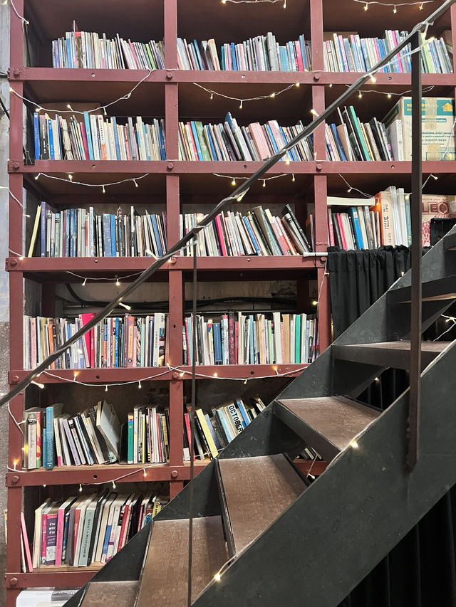 📚 普吉文青必去|Bookhemian 咖啡書店 ☕✨ 📚 普吉文青必去|Bookhemian 咖啡書店 ☕✨