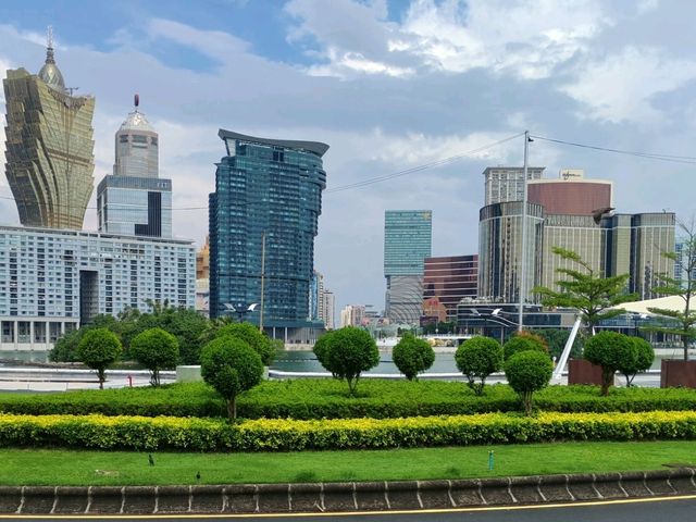 Macau at Night: Neon Dreams & Must-See Spots 🌃✨