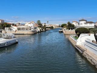 Rosas a Vibrant Coastal Escape
