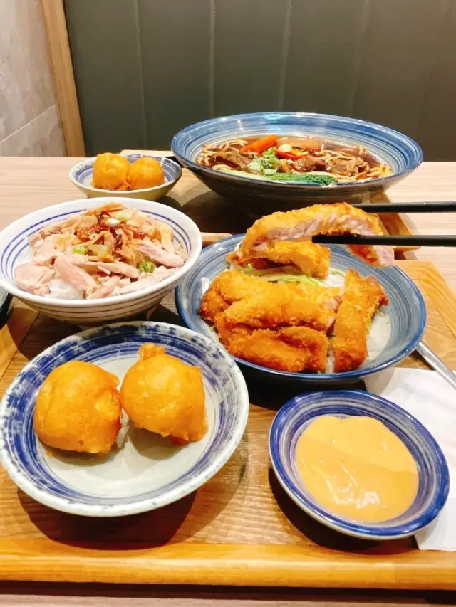 마치 대만에 온 듯한 분위기에서 맛있는 음식을 즐기며 따뜻한 시간을 보내세요.