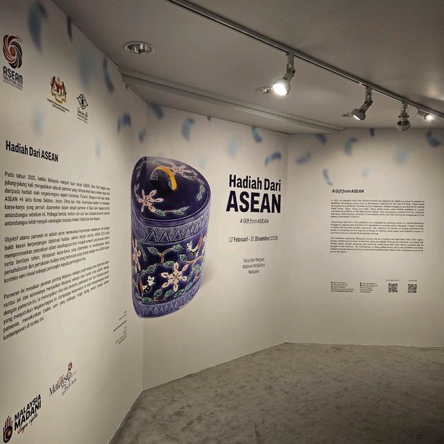 Gift from ASEAN leaders on display at National Art Gallery