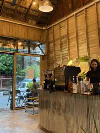 ☕✨ Hood Cafe หาดใหญ่ คาเฟ่บ้านไม้เก่าสุดวินเทจ ✨