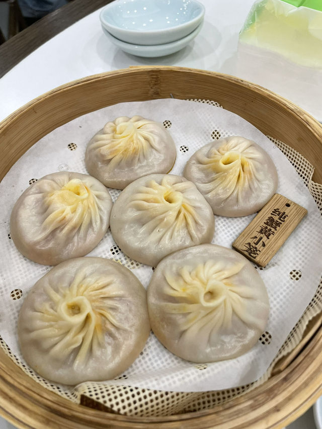 夜晚建築燈海下的人文風景🌃 夜晚建築燈海下的人文風景🌃