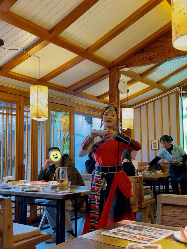 V.Sherry : รีวิวร้านอาหารสุดฮิตเมืองโบราณลี่เจียง