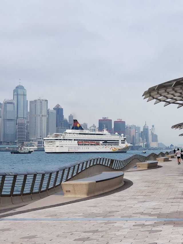 шоу света Symphony of Lights в Гонконге 