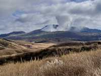 🍂秋日阿蘇山:米塚的金色光影、草千里的高原風、火山的震撼能量