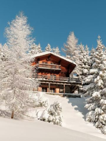 #skitrip 
❄️ Verbier – The Ultimate Winter Skiing Vibes in the Swiss Alps ❄️

Verbier is one of the most exhilarating winter destinations in the Swiss Alps, offering a perfect mix of world-class skiing, lively village charm, and breathtaking mountain scenery. With its expansive slopes, powder-filled off-piste areas, and stunning 360° alpine views, Verbier is a dream for skiers and snowboarders of all levels. The energy here is unmatched—crisp mountain air, cozy chalets, and a buzzing après-ski culture that keeps the vibe high long after the lifts close.

The modern cable cars, well-maintained pistes, and easy access to the 4 Vallées ski area make it an ideal base for long ski days. In the evenings, Verbier transforms into a warm winter village filled with stylish restaurants, lively bars, and firelit lounges, creating the perfect balance of adventure and relaxation.

Tips:
	•	Go early in the season for fresh powder and fewer crowds.
	•	Book accommodation near Médran lift for convenience.
	•	Wear layered clothing—weather changes fast in the high Alps.
	•	Try the off-piste routes only with a certified guide.

Address:
Verbier, Valais (Wallis), Switzerland


#Verbier #SwissAlps #WinterVibes #SkiSwitzerland #VerbierSkiing #4Vallees #WinterParadise#naturalwonders #staycation #couplestrip #travel 