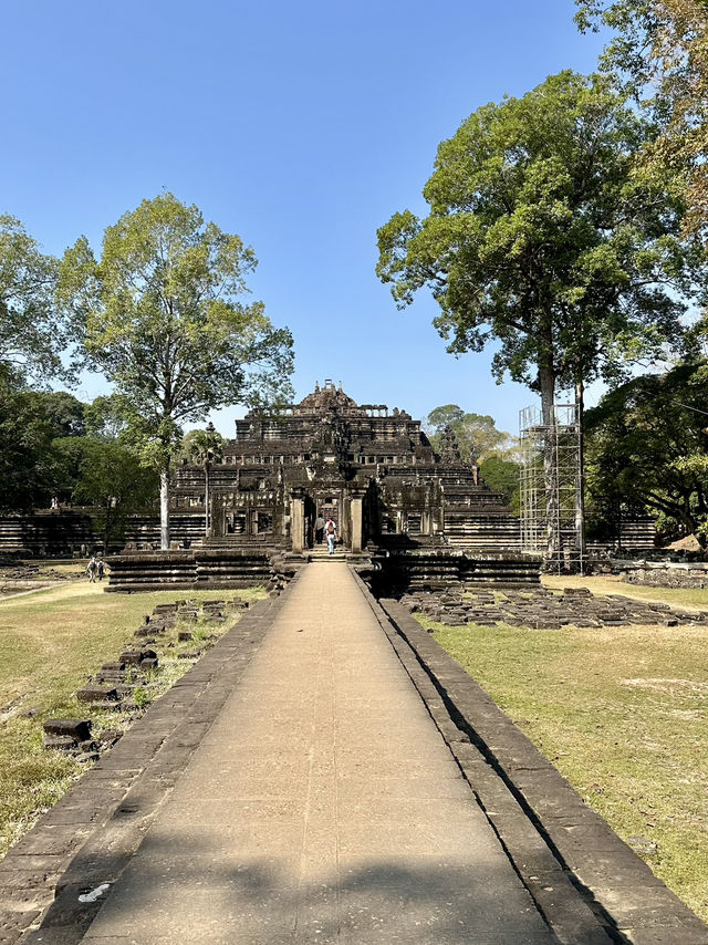 Epic Early Morning at Angkor Thom: Walking Into Ancient History 🚶♂️🛕