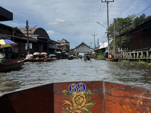 A Day at Damnoen Saduak Floating Market & Maeklong Railway Market A Day at Damnoen Saduak Floating Market & Maeklong Railway Market