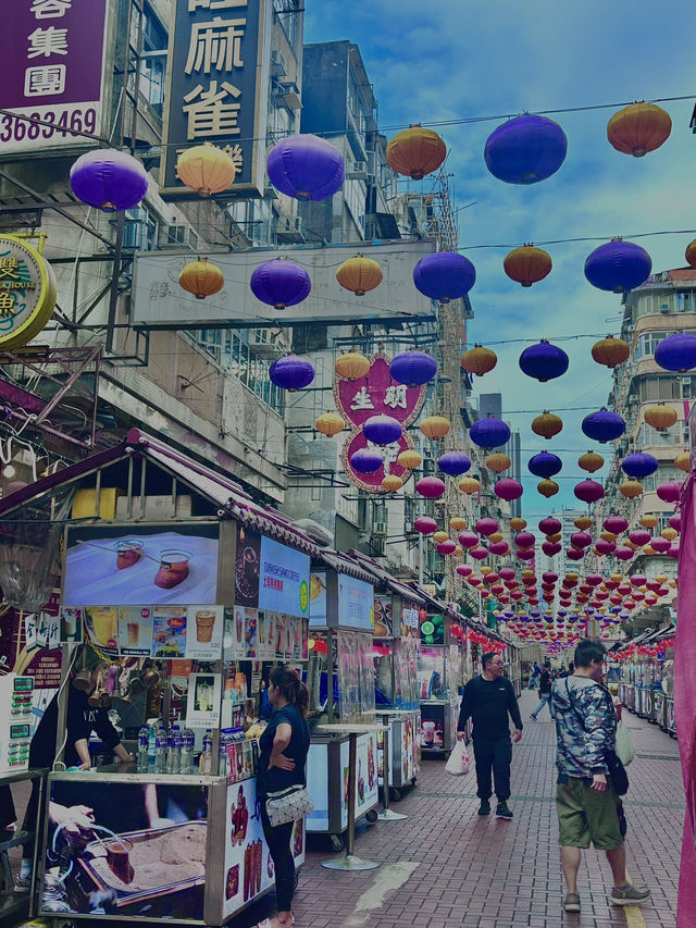 Let’s stroll at Temple Street, HK Let’s stroll at Temple Street, HK