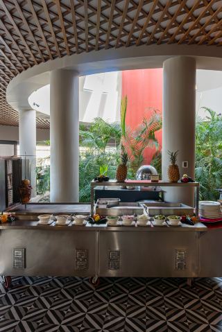 A Bright Brunch Room, Oceanfront Dining, and Evening Firelight