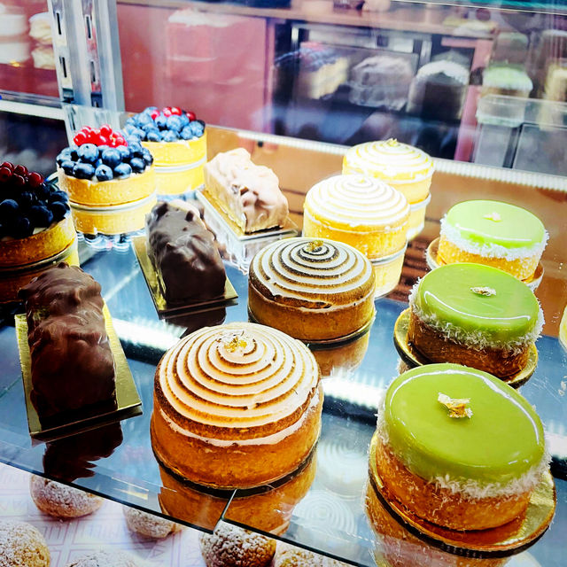 【ジョージア🇬🇪/かわいいがたくさん集まったカフェ🧁☕️】