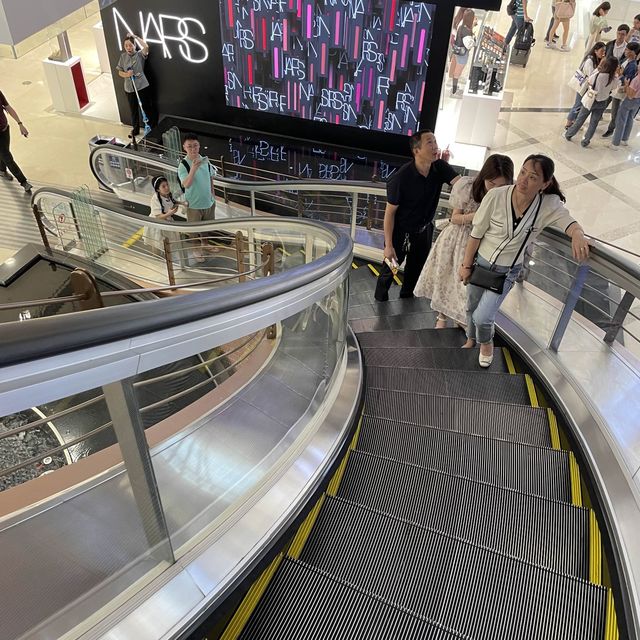 💼 come for a ride in the mall! 
