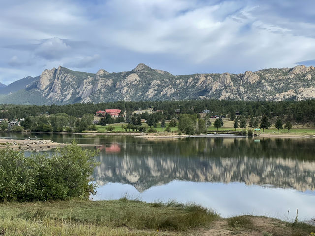 Estes Park – The Ultimate Theme Park in the Rockies! 🏔️  