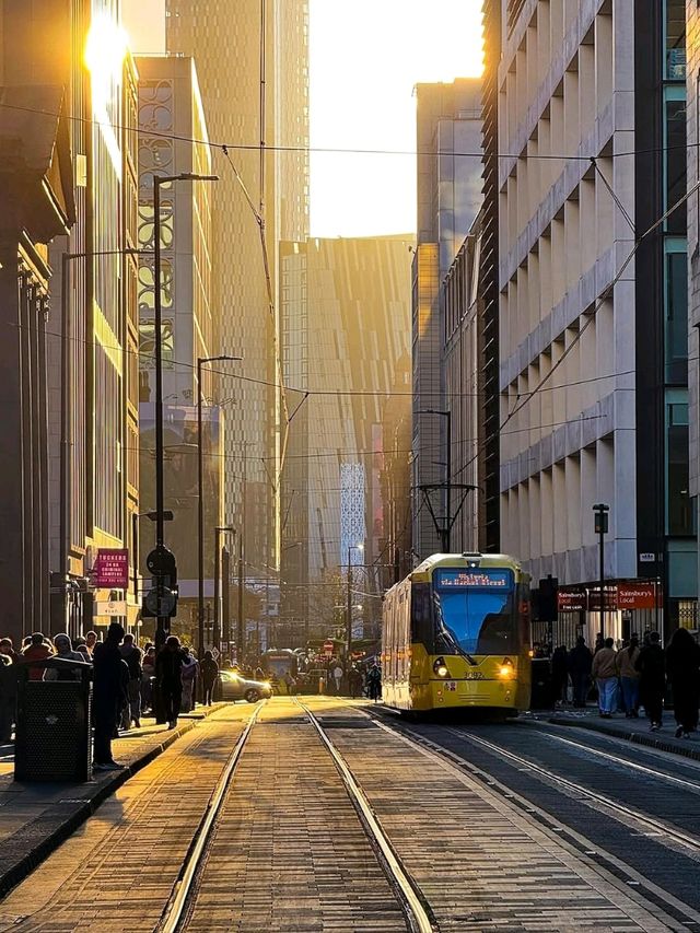 Why Manchester is the Perfect Place for Street Photographers 📸🌆