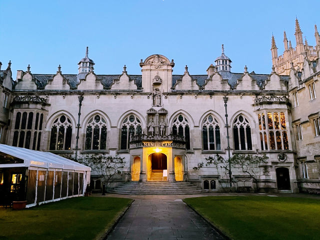 🚗 Ride-Sharing in Oxford: Zip Through This Academic Wonderland with Ease 🎓✨