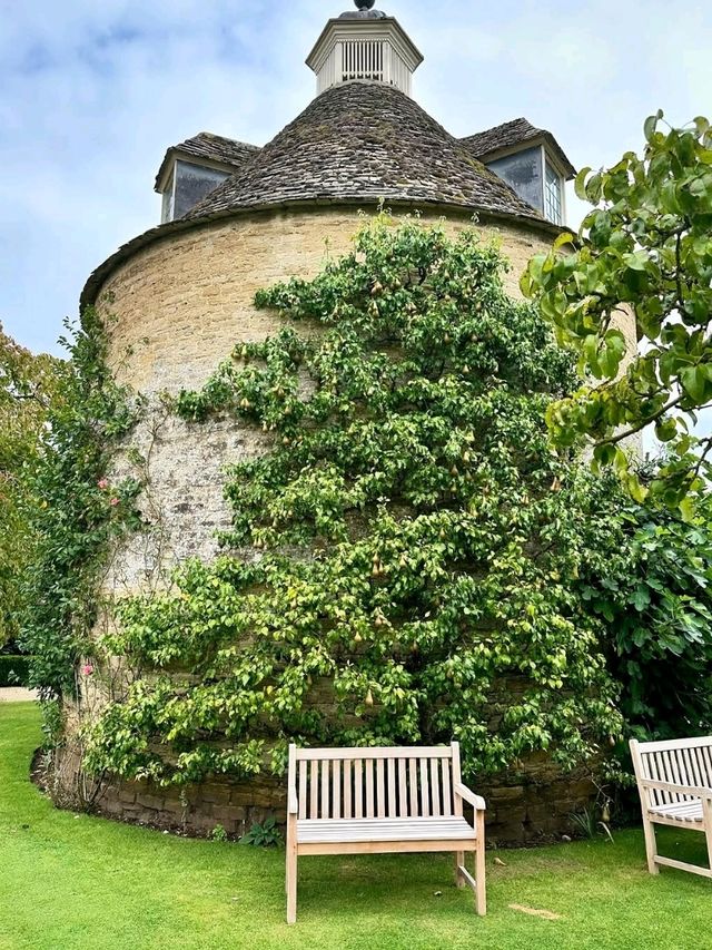 🌿 Rousham Gardens – England’s Timeless Landscape Escape