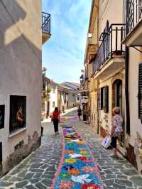Roccascalegna Alleys & Medieval Charm