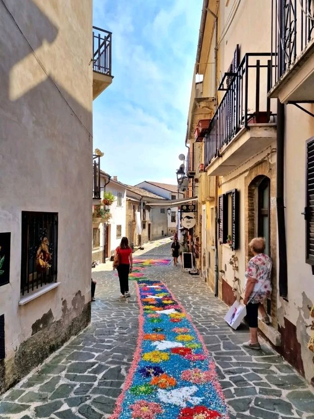 Roccascalegna Alleys & Medieval Charm