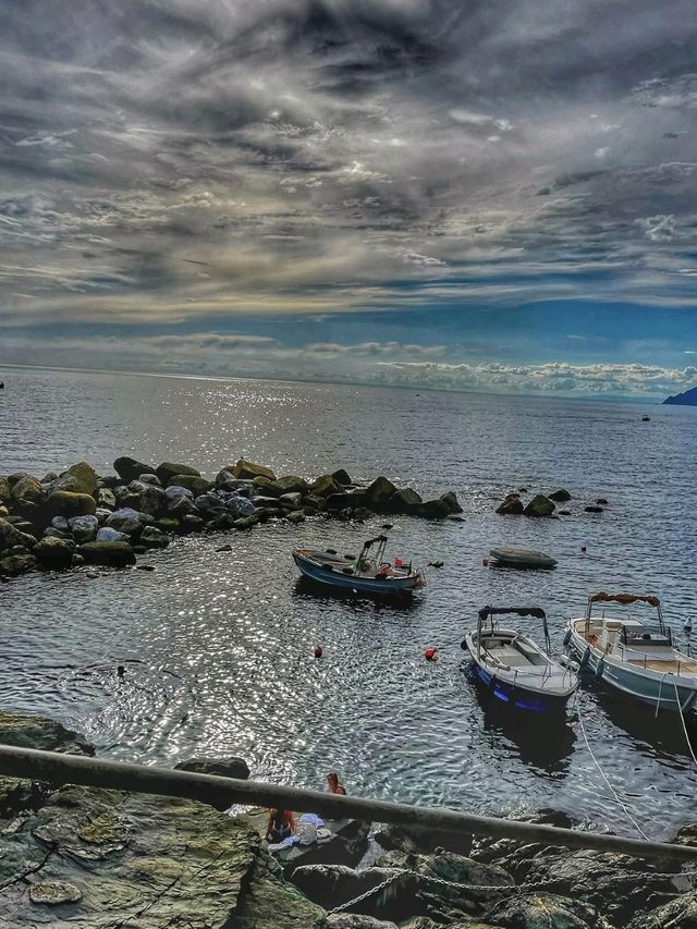 🌊 Riomaggiore: The Colorful Gateway to Cinque Terre 🇮🇹✨