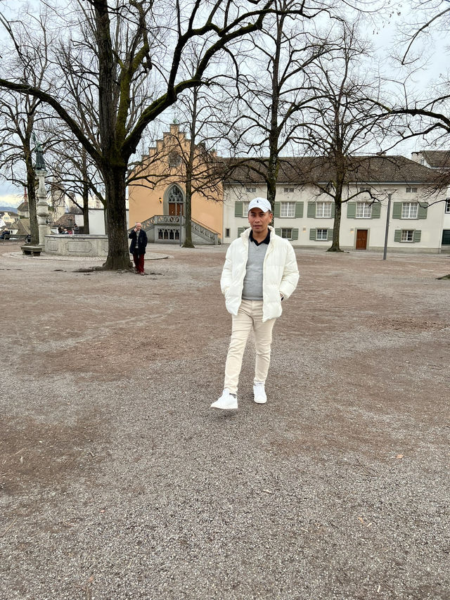 Lindenhof – The Timeless Heartbeat of Zürich 🌿🏛️ 