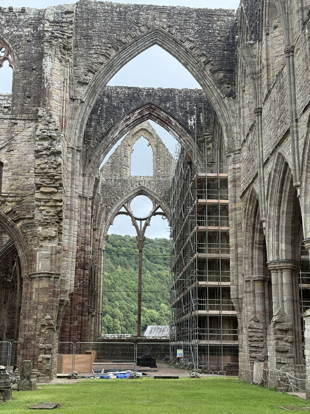 The Monumental Tintern Abbey, How Can A Ruin Be So Mesmerising?!