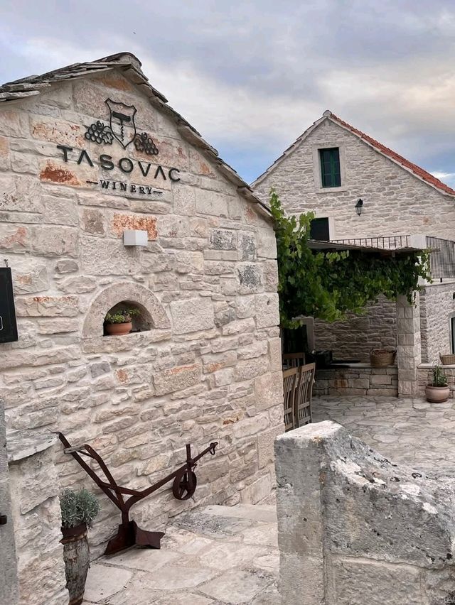 🌊 Korčula's Hidden Treasures: Adriatic Bliss Awaits! 🏰