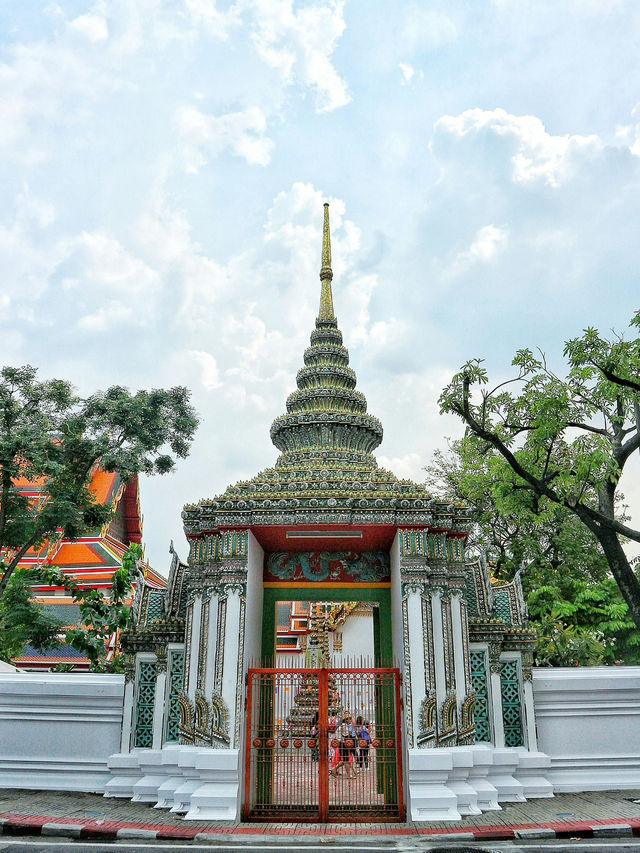 천천히 흐르는 기도의 강, 왓 포 