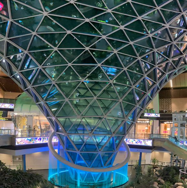 Qatar airport connecting flights waiting 10h