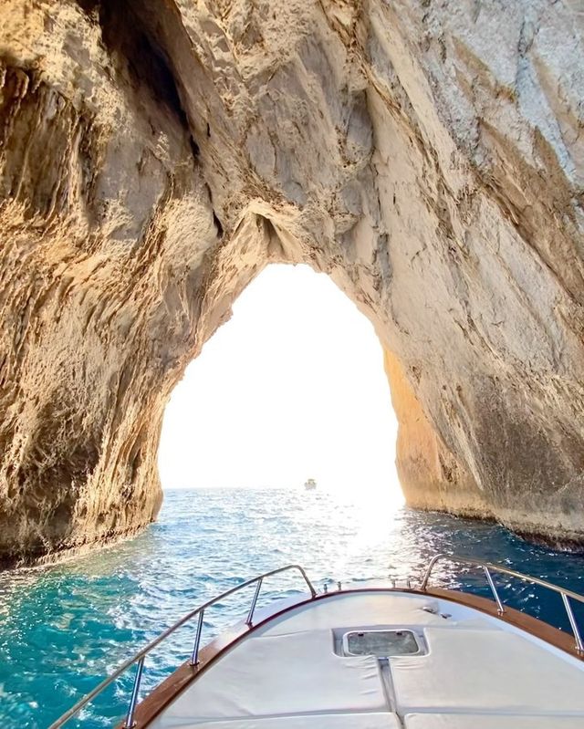 The Magical Isle of #Capri: Soaked in Blue 💙