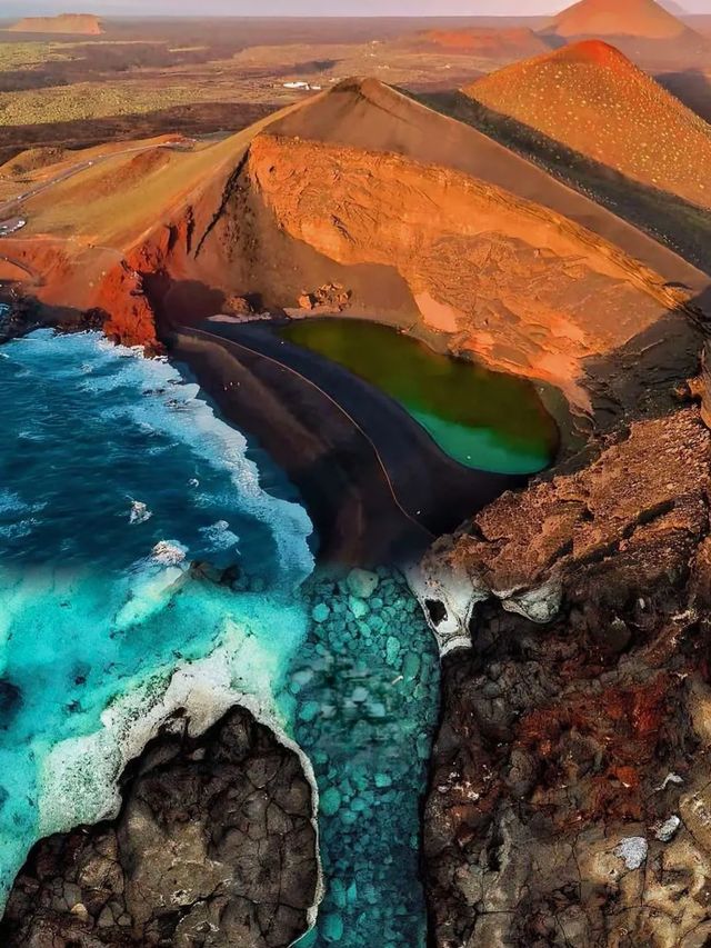 西班牙異世界Lanzarote火山和海相愛的地方
