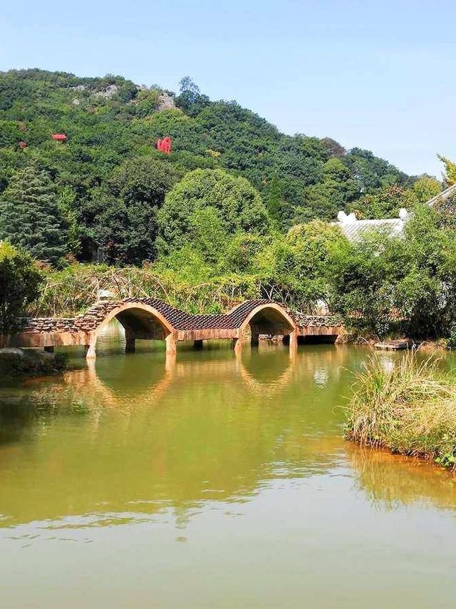 阿庐古洞：壯觀奇妙的地下世界