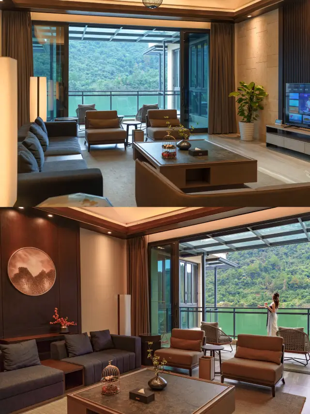 광둥에서 무한한 수영장을 가진 온천 호텔은 아름답습니다