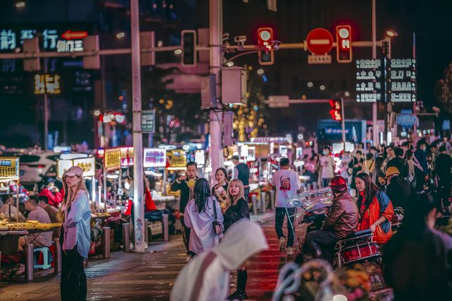 長沙深夜的解放西路，也太太太太熱鬧了吧