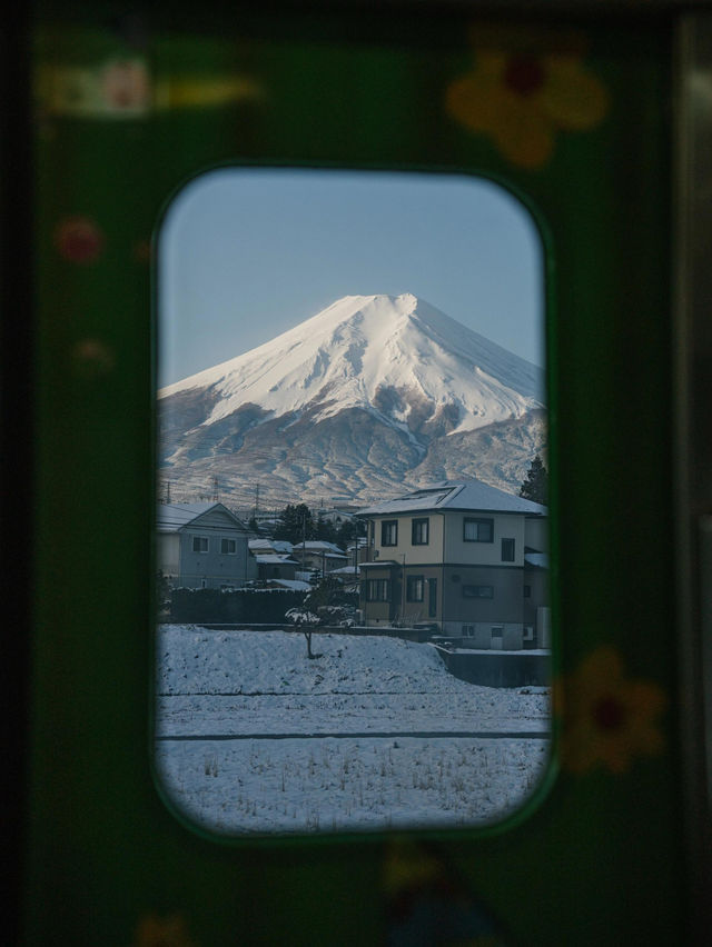 開往富士山的電車富士急行線視角看富士山