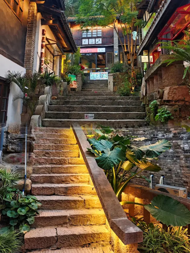 This old street in Chongqing is 10,000 times more beautiful than Hongya Cave!!!
