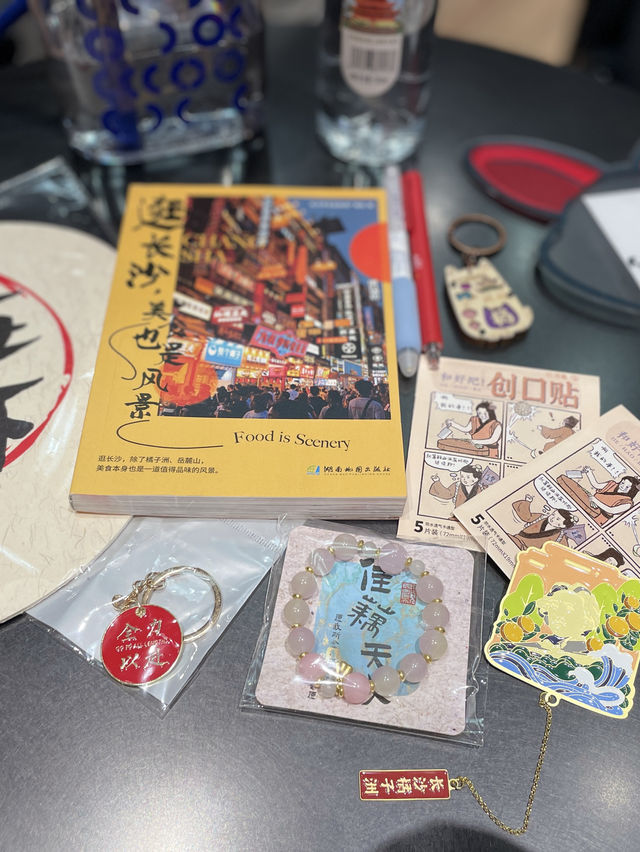 聯名新華書店 茶顏悅色真會玩