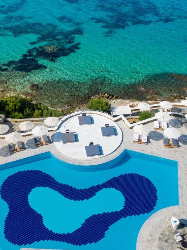 🌟 Mykonos Magic: Top Stays in Greece's Island Paradise 🌊