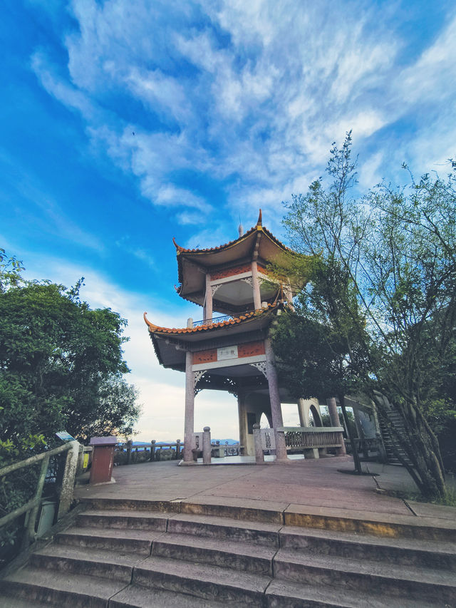 趕赴一場唯美丹霞日落。