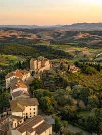 🌟✈️ Tuscany's Top Stays: Castelfalfi Charms! 🏰🍇