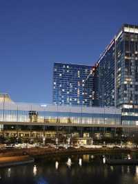 🌟 Houston's Hotspot: Marriott Marquis Magic! 🌊🏨