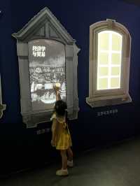 夏天躲進上圖東館看書逛展環遊世界