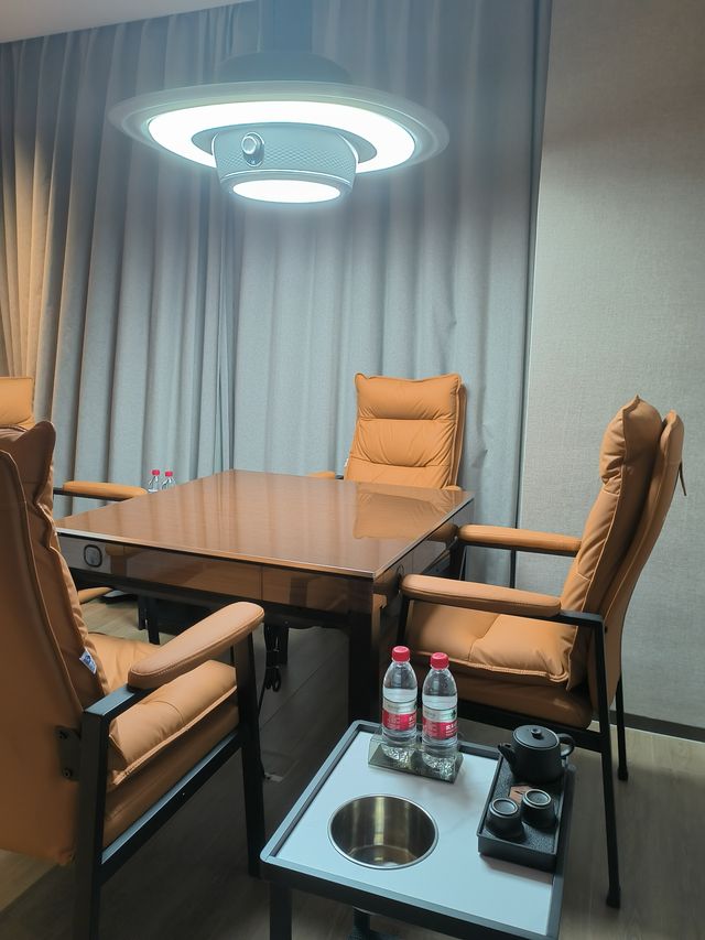 呢間酒店嘅麻雀房真係絕了，三五知己嘅聚腳地。