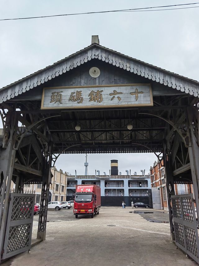 上海影視樂園玩酷大民星。