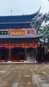 成都人最多、香火最旺的寺廟「石經寺」。