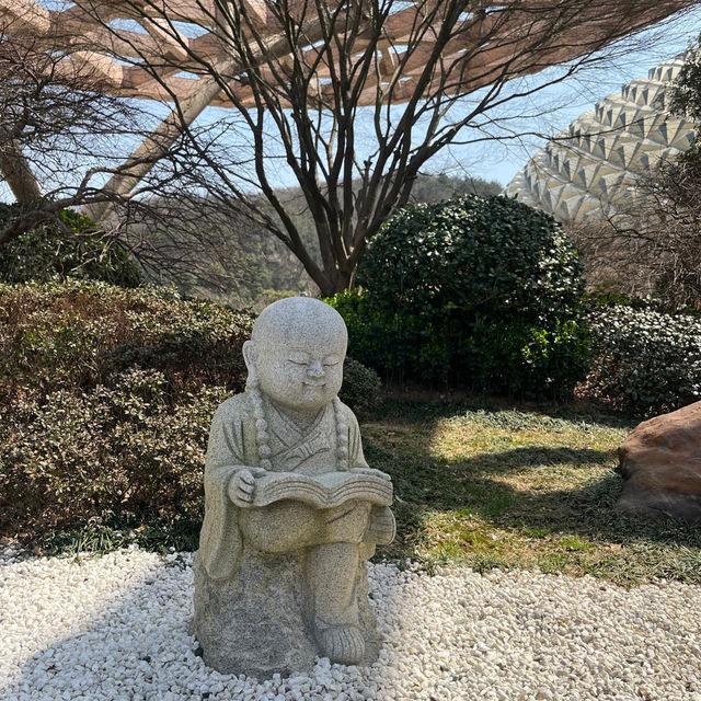 牛首山文化旅遊區佛頂宮 青山環抱、朝拜大佛