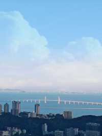 一座建在山上的公園，山頂可俯瞰到珠澳美景