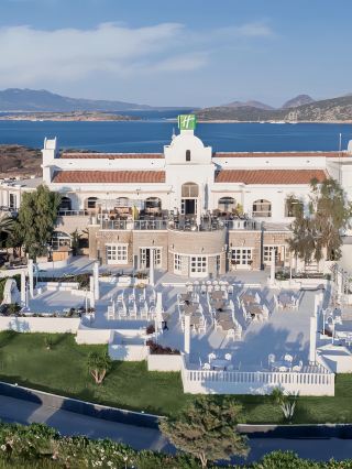 This hotel's pool is absolutely amazing!