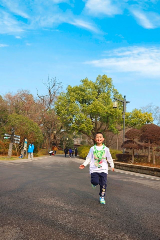 在武漢帶娃解鎖人生第一場親子跑 