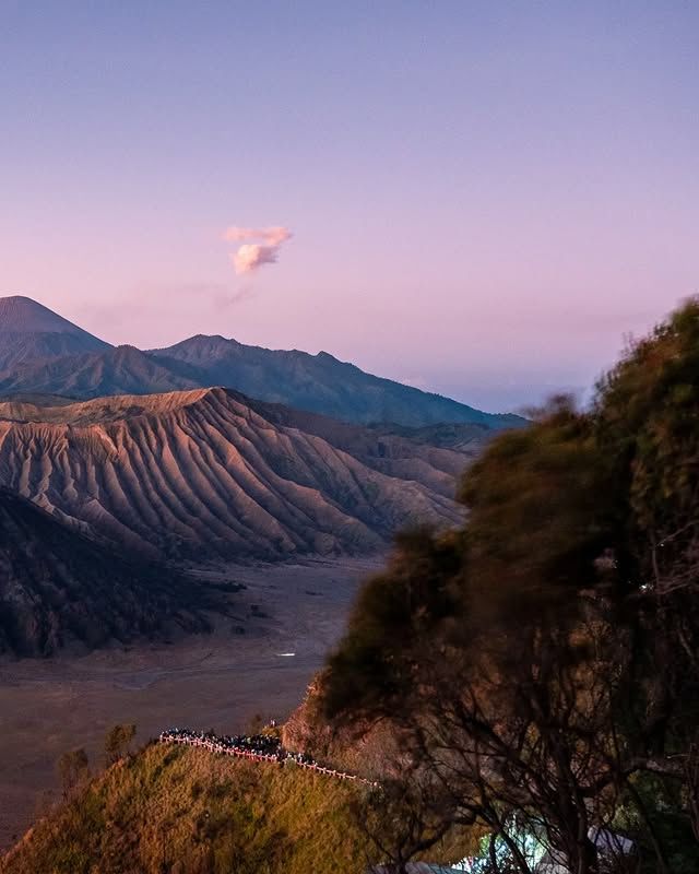 布羅莫火山——東爪哇的地獄之門，震撼人心的奇景